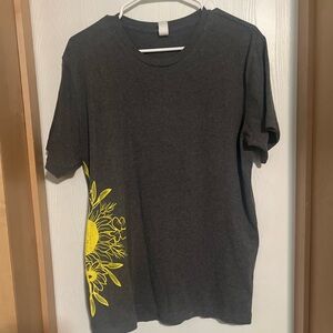 Gray sunflower t-shirt